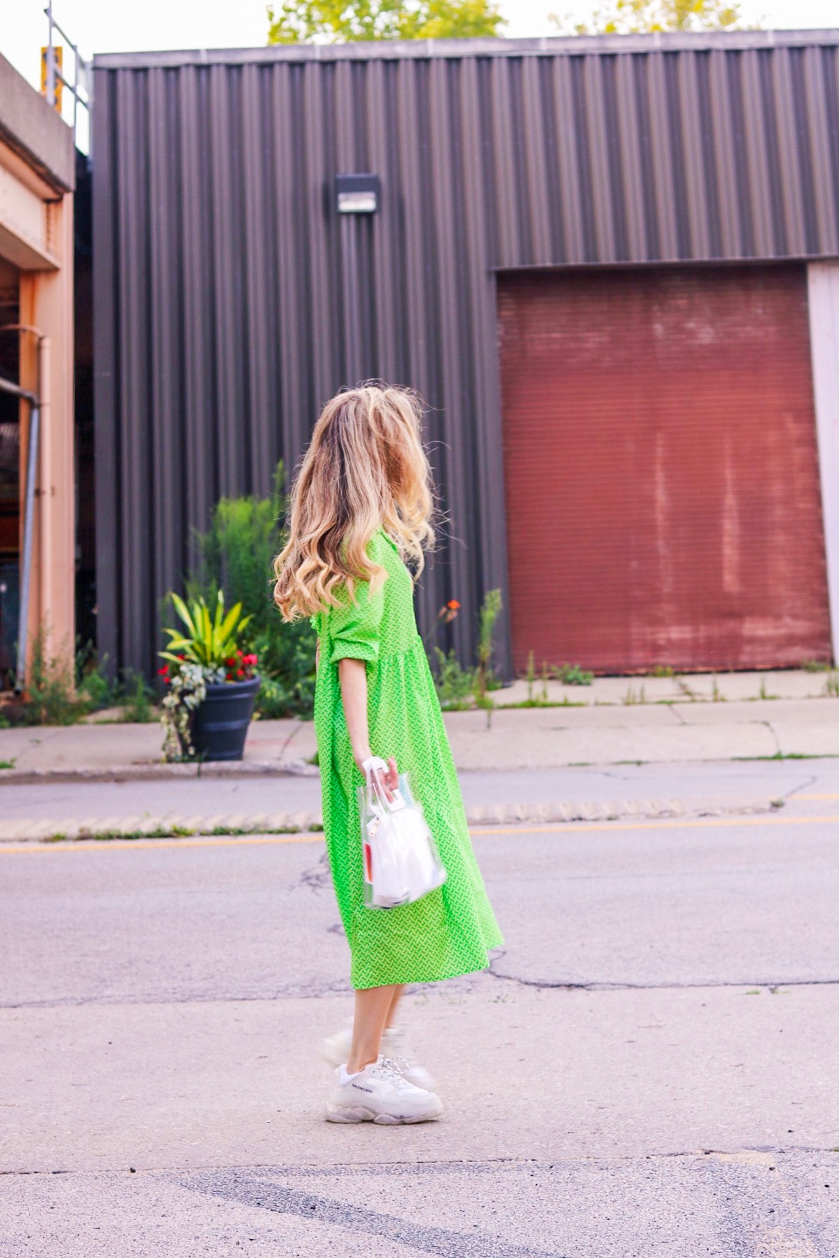 green dress